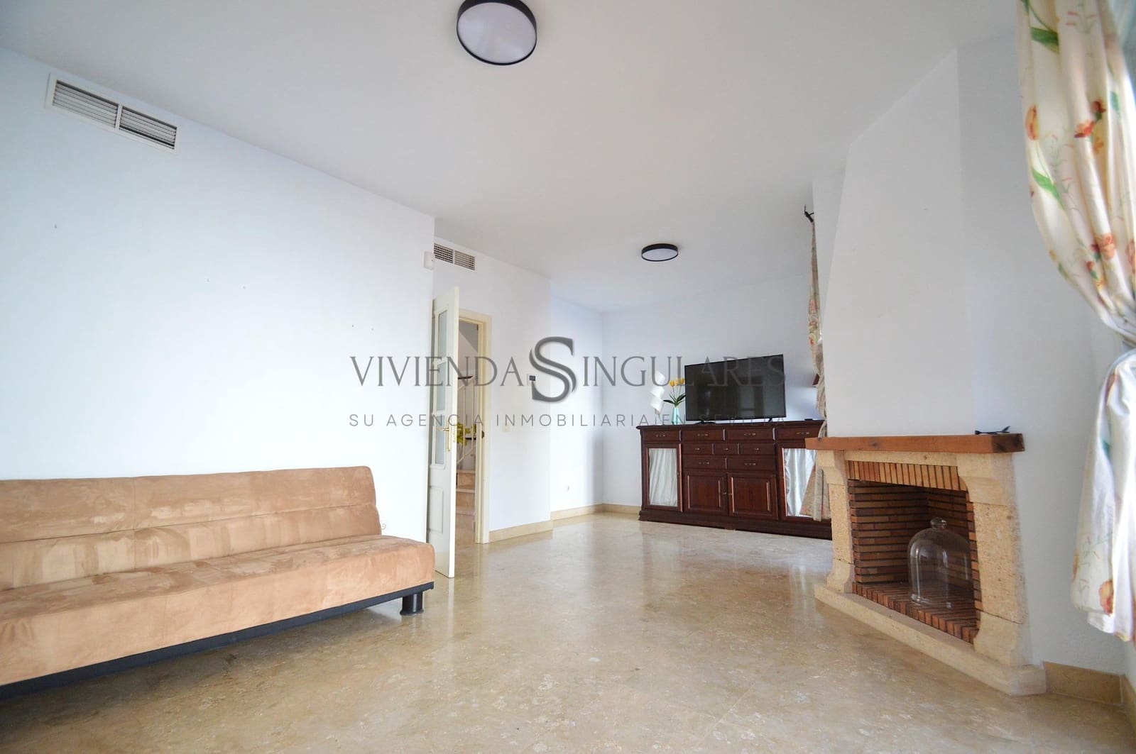 4 soveværelse Semi-Rækkehus til salg i Palomares del Rio med swimmingpool - € 350.000 (Ref: 10168489)