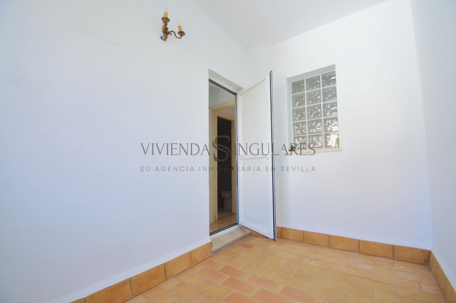 4 soveværelse Semi-Rækkehus til salg i Palomares del Rio med swimmingpool - € 350.000 (Ref: 10168489)
