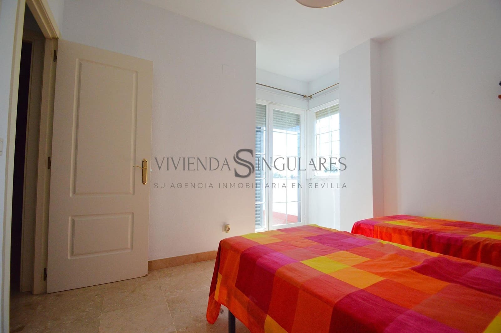 4 soveværelse Semi-Rækkehus til salg i Palomares del Rio med swimmingpool - € 350.000 (Ref: 10168489)