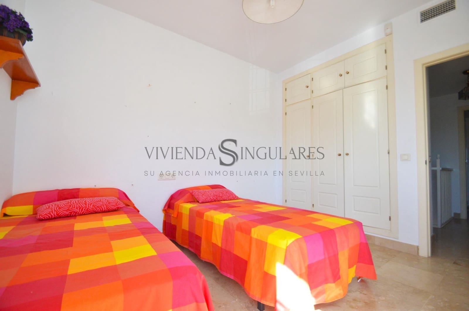 4 soveværelse Semi-Rækkehus til salg i Palomares del Rio med swimmingpool - € 350.000 (Ref: 10168489)