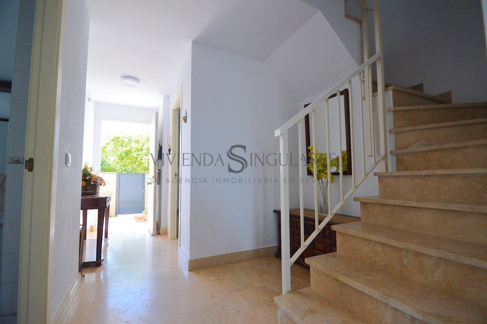 4 soveværelse Semi-Rækkehus til salg i Palomares del Rio med swimmingpool - € 350.000 (Ref: 10168489)