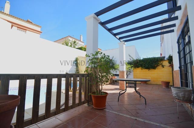 4 soveværelse Semi-Rækkehus til salg i Palomares del Río med swimmingpool - € 350.000 (Ref: 10168489)