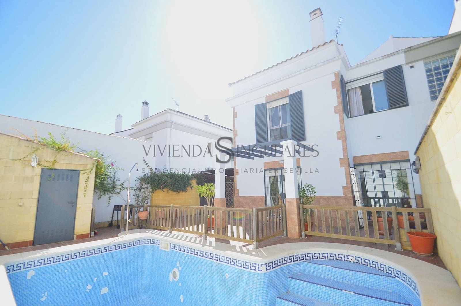 4 soveværelse Semi-Rækkehus til salg i Palomares del Rio med swimmingpool - € 350.000 (Ref: 10168489)