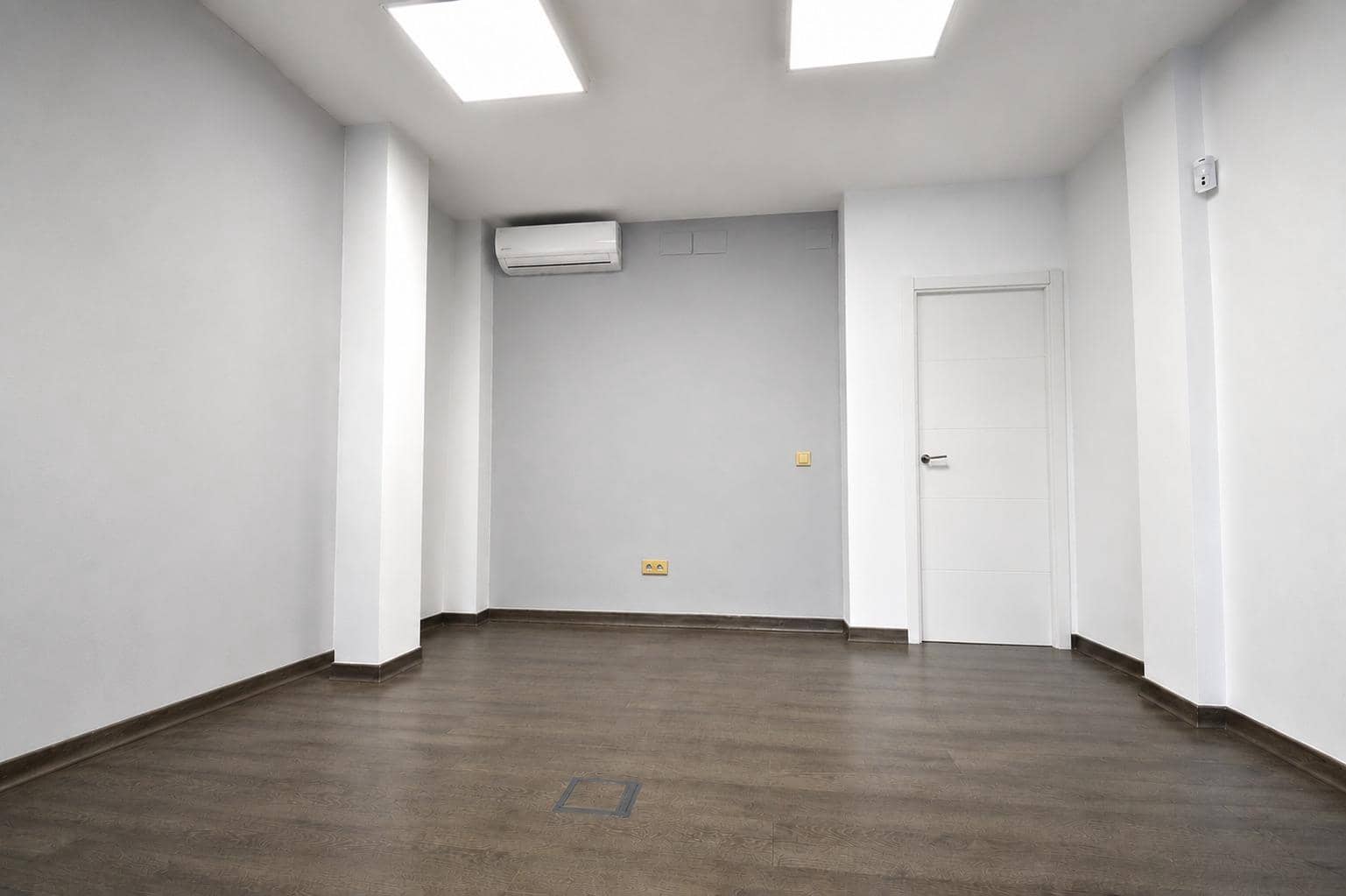 3 slaapkamer Commercieel te koop in Sevilla stad - € 268.000 (Ref: 10177212)