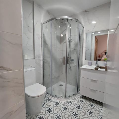 3 slaapkamer Commercieel te koop in Sevilla stad - € 268.000 (Ref: 10177212)