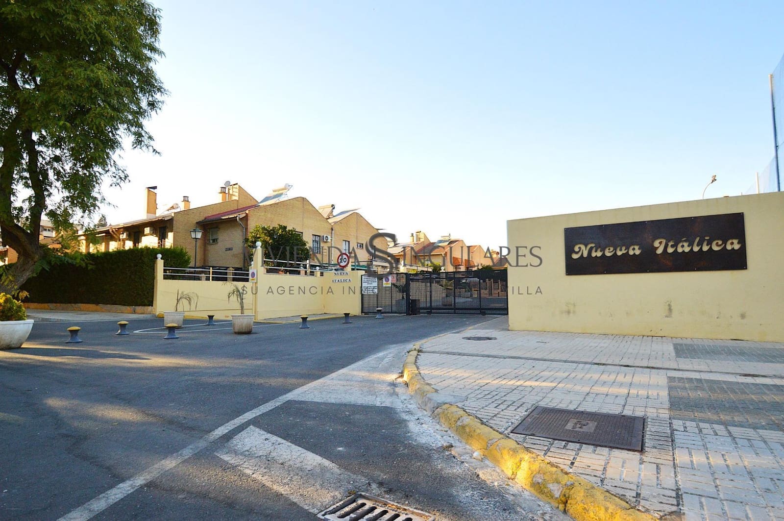 Adosado de 3 habitaciones en Sevilla ciudad en venta con piscina garaje - 399.500 € (Ref: 10185003)