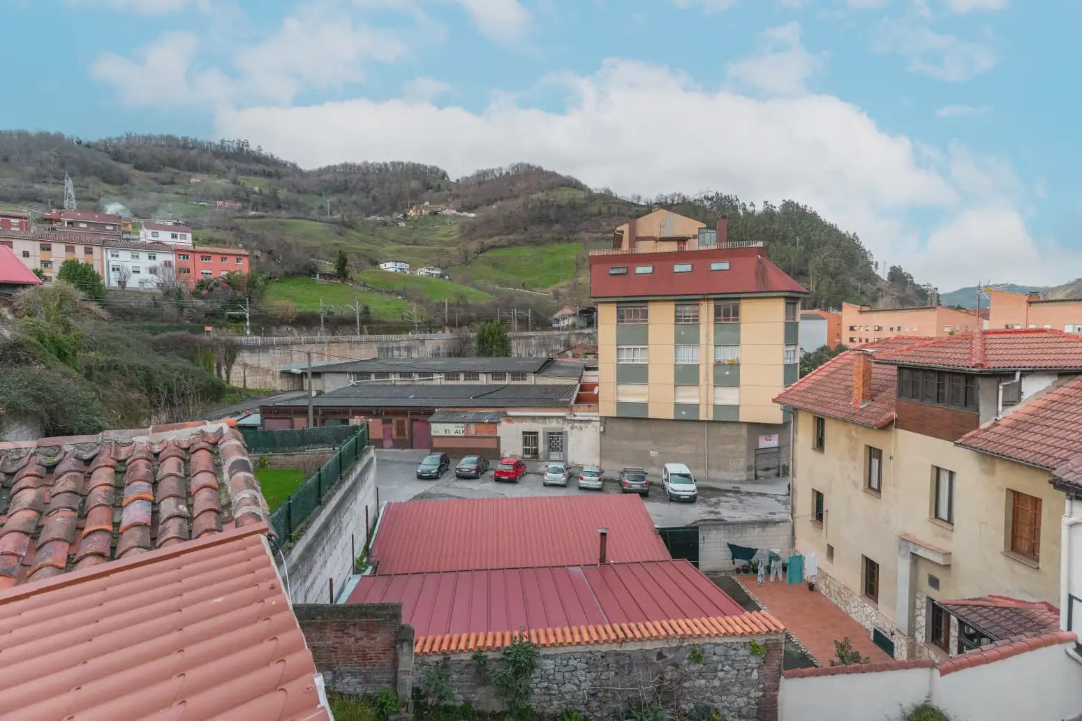 5 soverom Hus til salgs i Mieres - € 149 000 (Ref: 10038970)