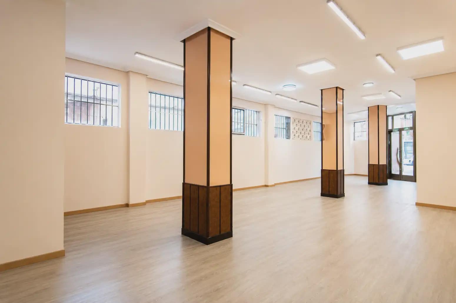 Local Comercial en Oviedo en alquiler - 1.000 € (Ref: 10038972)