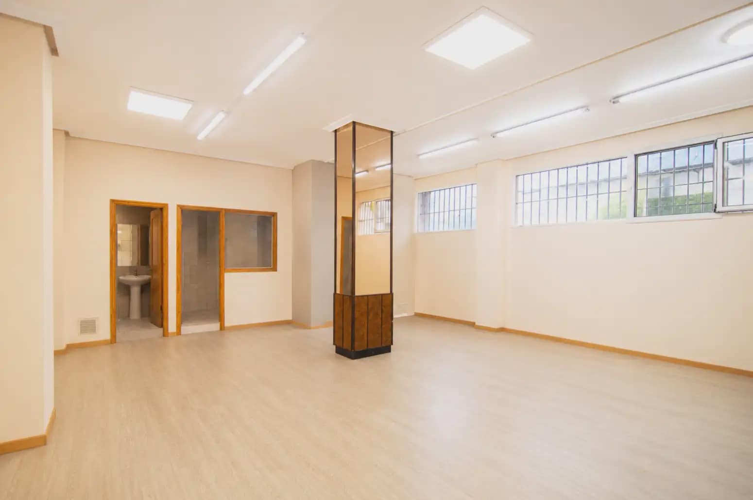 Local Comercial en Oviedo en alquiler - 1.000 € (Ref: 10038972)