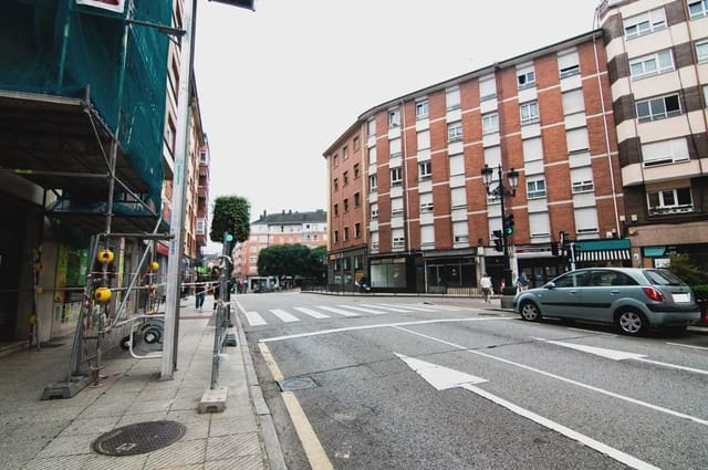 Local Comercial en Centro Urbano, Oviedo en alquiler - 1.000 € (Ref: 10038972)