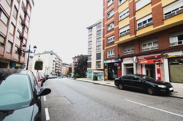 Local Comercial en Centro Urbano, Oviedo en alquiler - 1.000 € (Ref: 10038972)