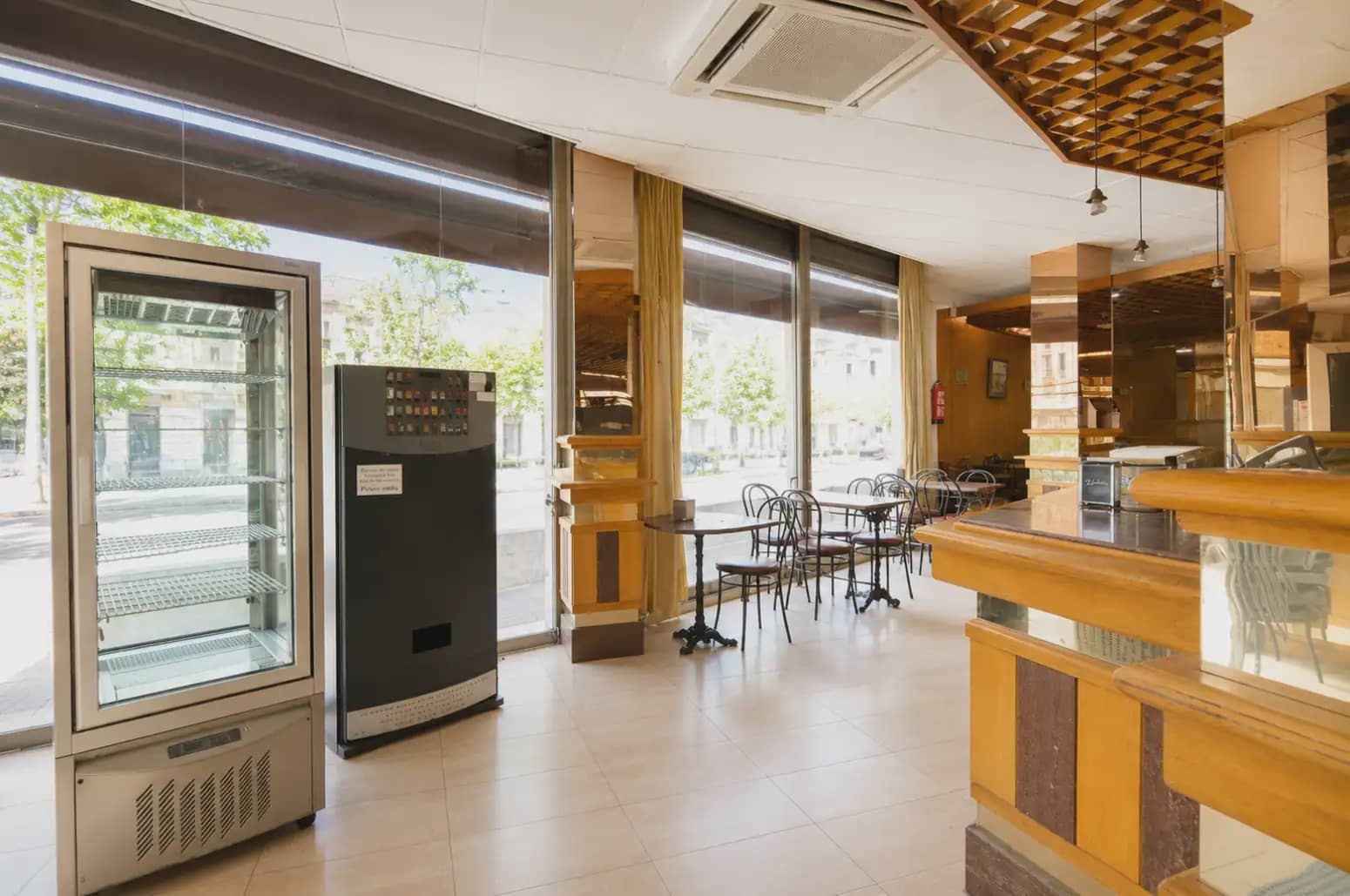 Local Comercial en Oviedo en alquiler - 1.900 € (Ref: 10038974)