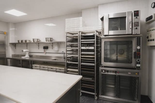 Erhverv til leje i Centro Urbano, Oviedo - € 1.900 (Ref: 10038974)