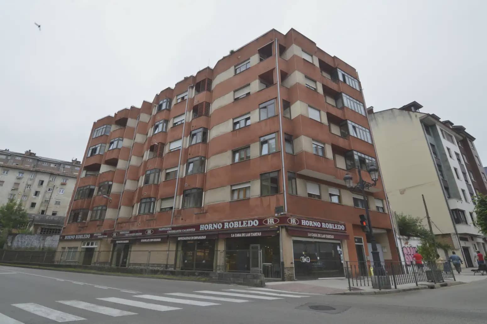 Local Comercial en Oviedo en alquiler - 1.900 € (Ref: 10038974)