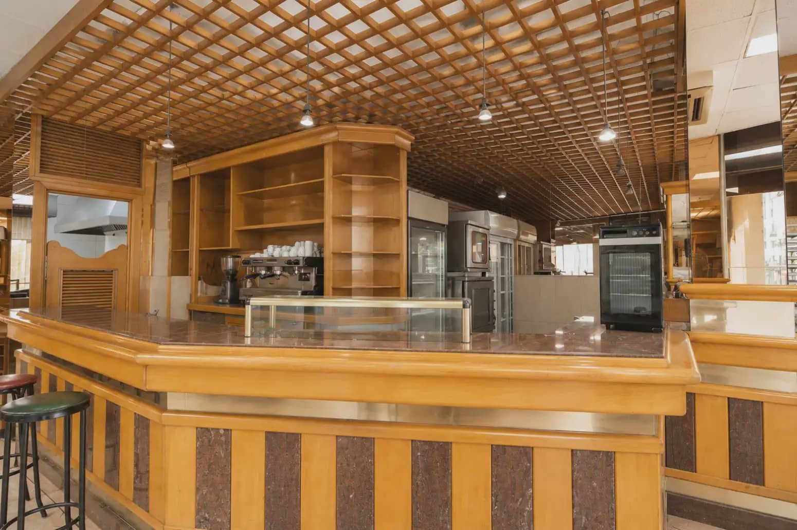 Local Comercial en Oviedo en alquiler - 1.900 € (Ref: 10038974)