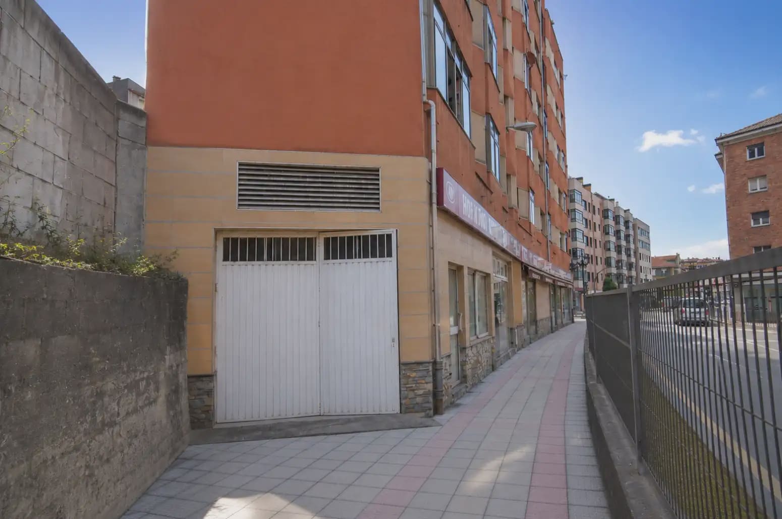 Local Comercial en Oviedo en alquiler - 1.900 € (Ref: 10038974)