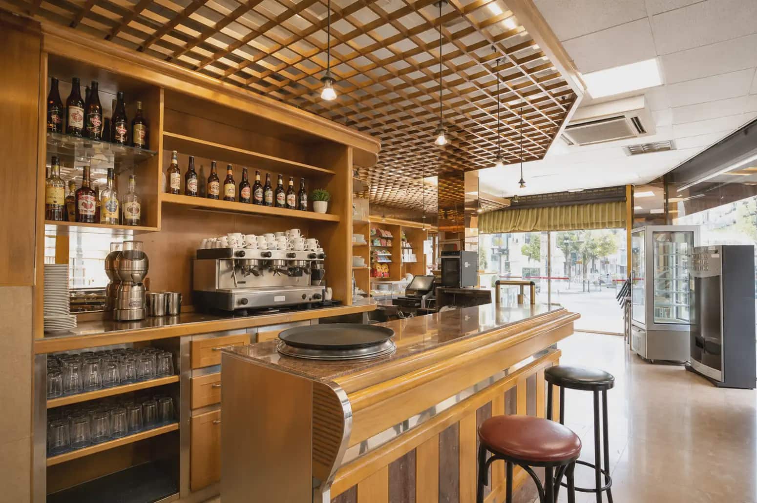 Local Comercial en Oviedo en alquiler - 1.900 € (Ref: 10038974)