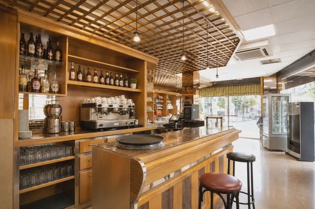 Local Comercial en Centro Urbano, Oviedo en alquiler - 1.900 € (Ref: 10038974)
