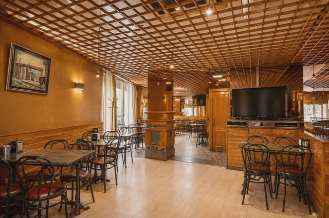 Local Comercial en Centro Urbano, Oviedo en alquiler - 1.900 € (Ref: 10038974)