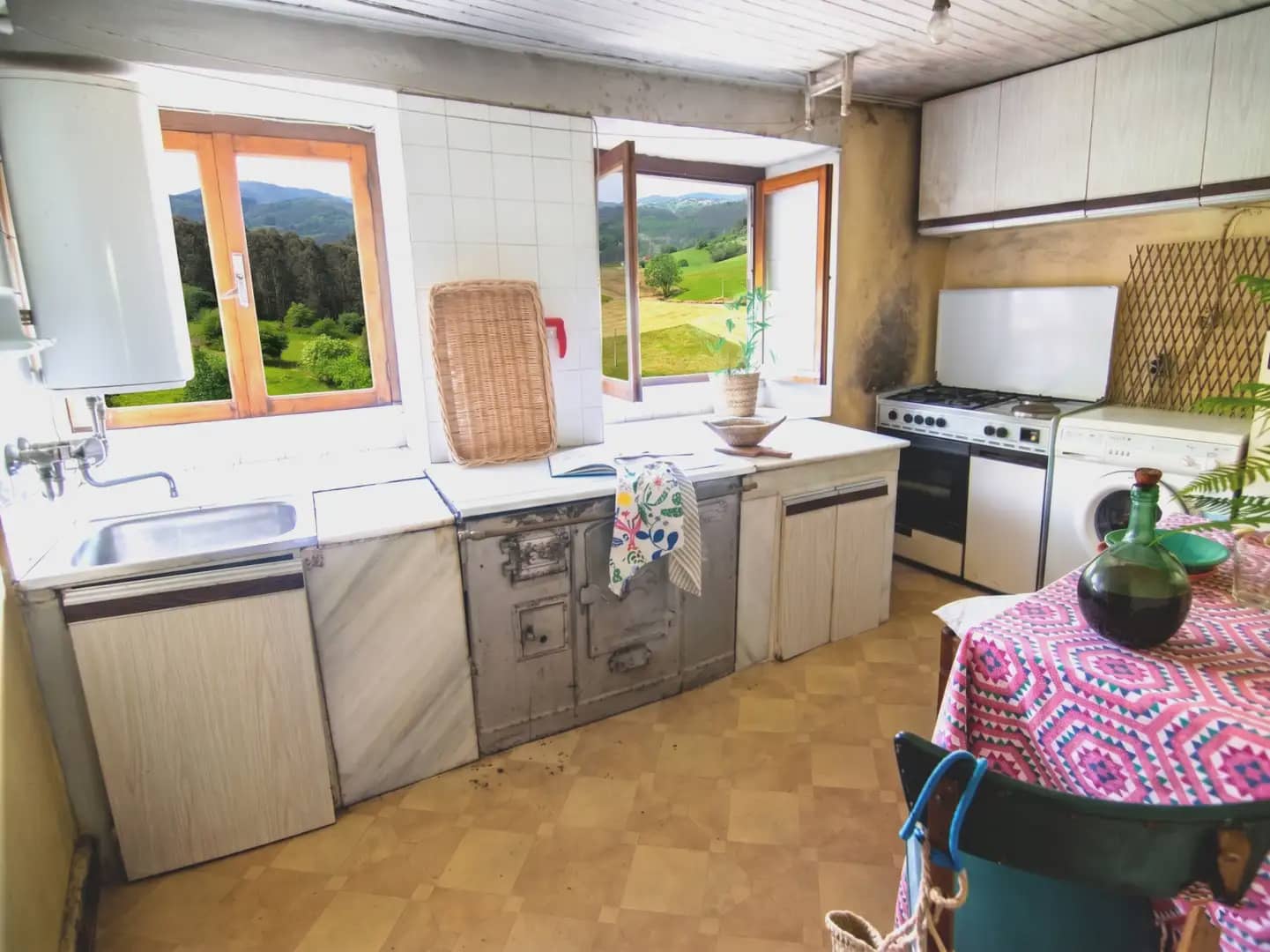 3 slaapkamer Finca/Landhuis te koop in Salas - € 80.000 (Ref: 10038975)