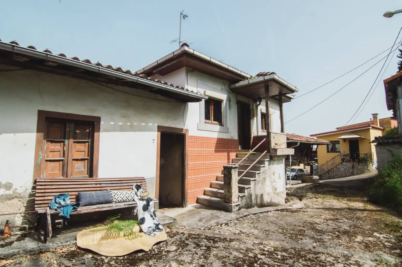 3 slaapkamer Finca/Landhuis te koop in Salas - € 80.000 (Ref: 10038975)