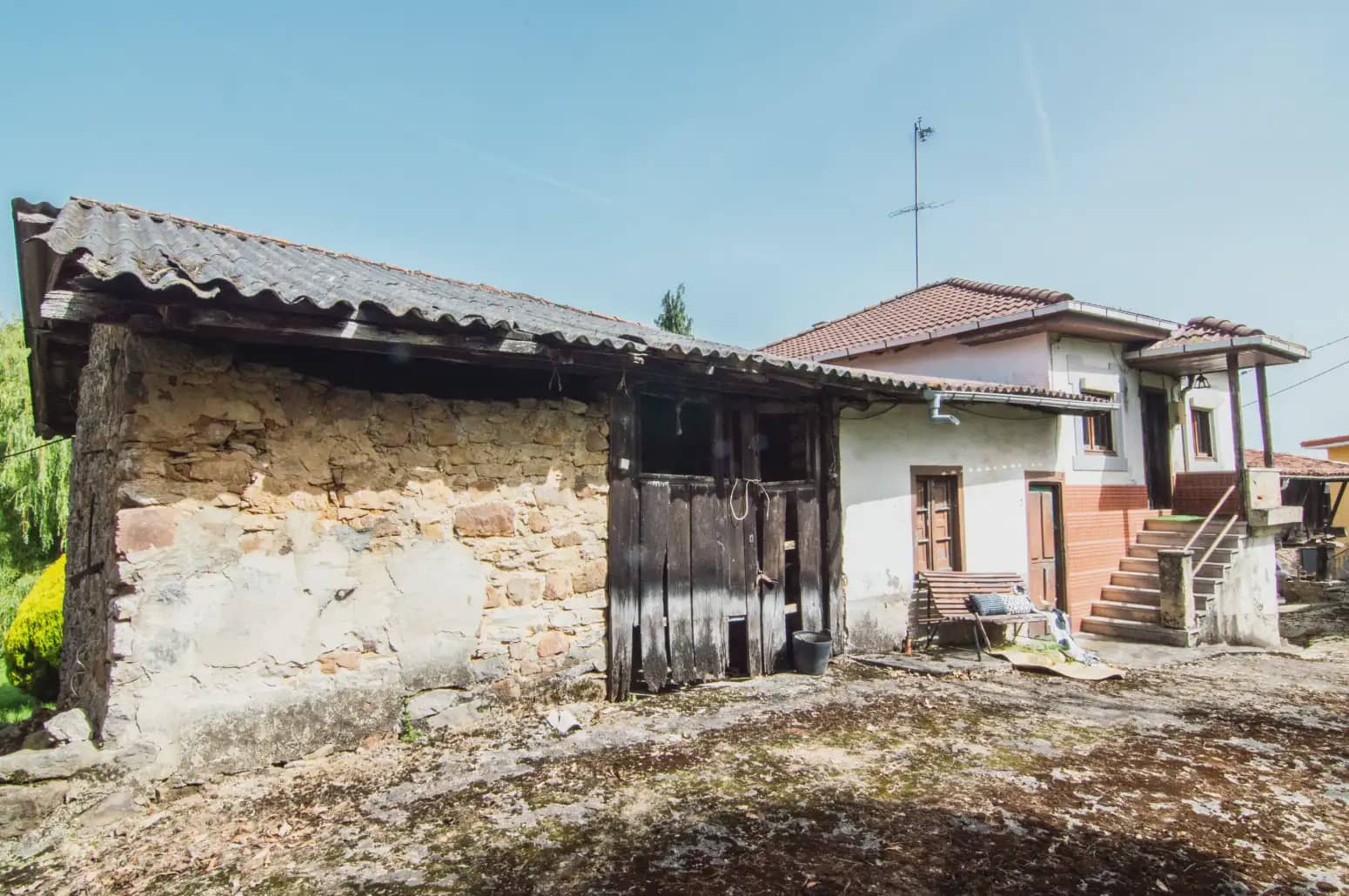 3 slaapkamer Finca/Landhuis te koop in Salas - € 80.000 (Ref: 10038975)