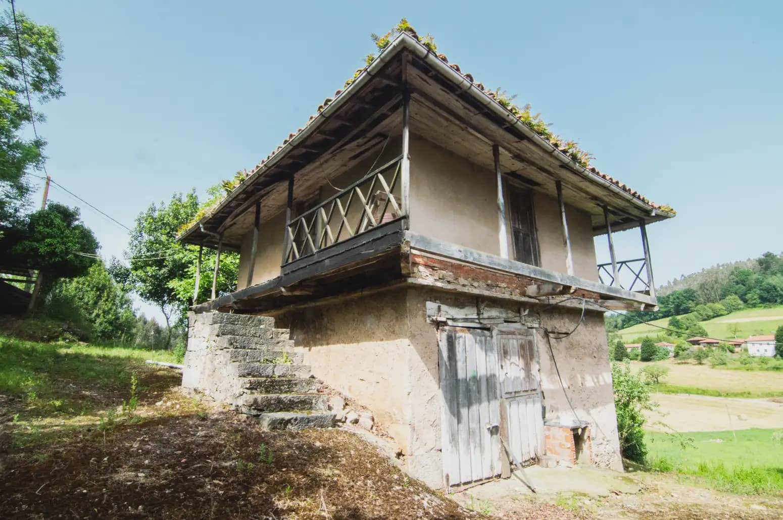 3 slaapkamer Finca/Landhuis te koop in Salas - € 80.000 (Ref: 10038975)