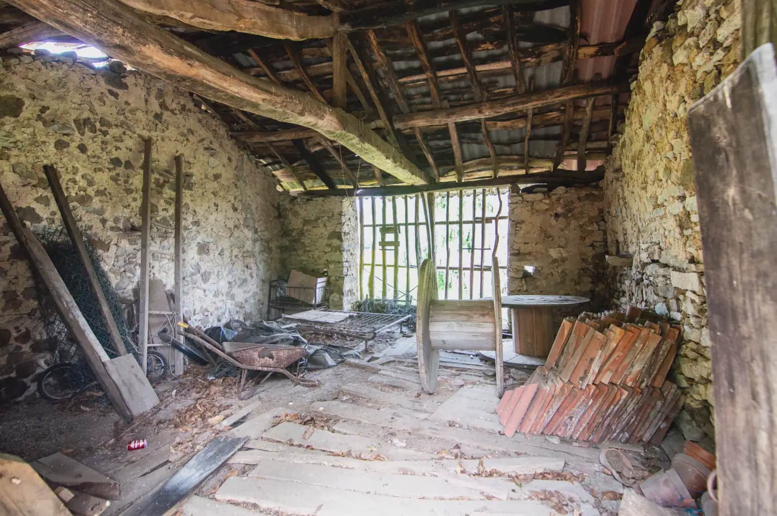 3 slaapkamer Finca/Landhuis te koop in Salas - € 80.000 (Ref: 10038975)