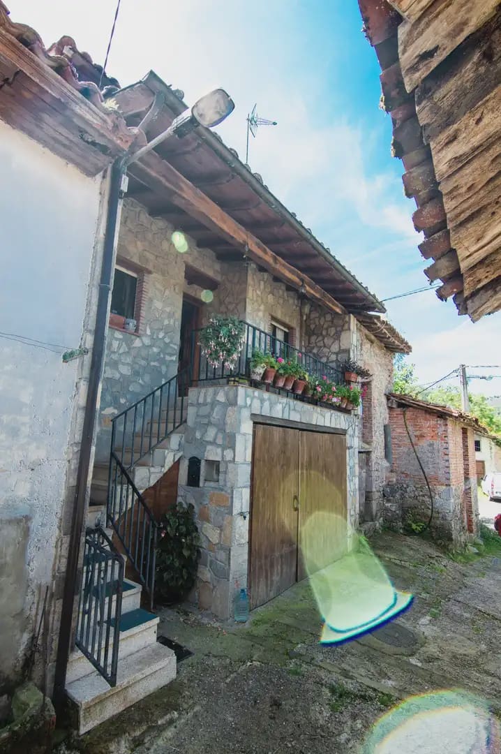 5 bedroom Finca/Country House for sale in Llanes with garage - € 155,000 (Ref: 10038980)