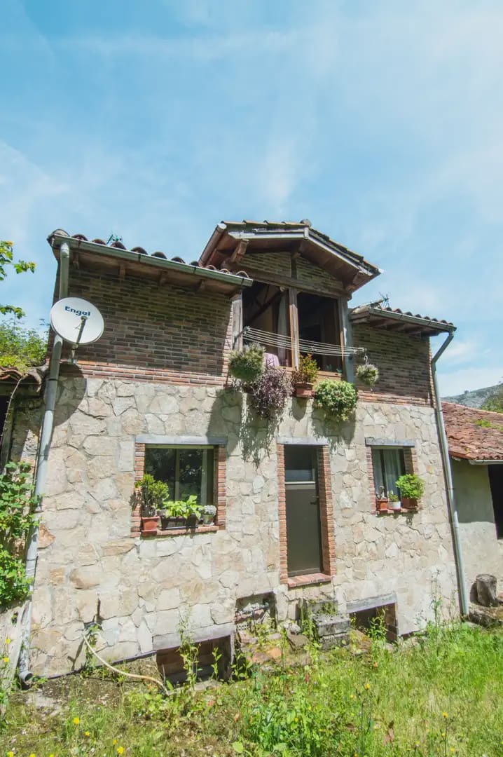 5 bedroom Finca/Country House for sale in Llanes with garage - € 155,000 (Ref: 10038980)