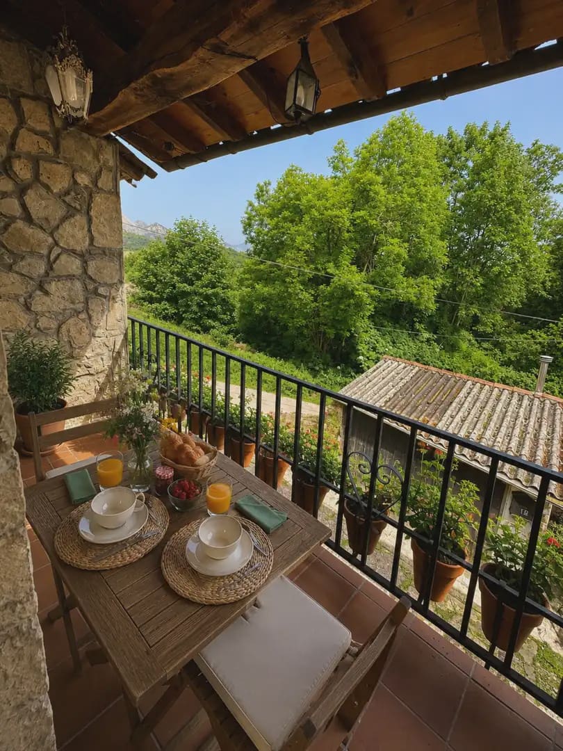 5 bedroom Finca/Country House for sale in Llanes with garage - € 155,000 (Ref: 10038980)