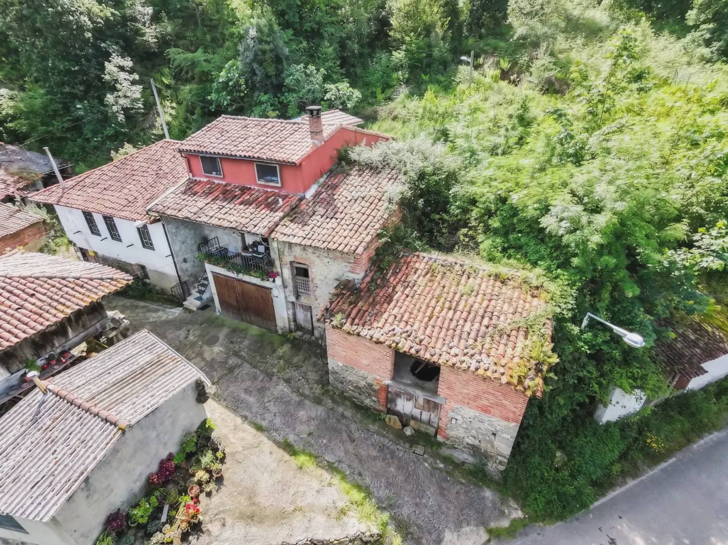 5 bedroom Finca/Country House for sale in Llanes with garage - € 155,000 (Ref: 10038980)