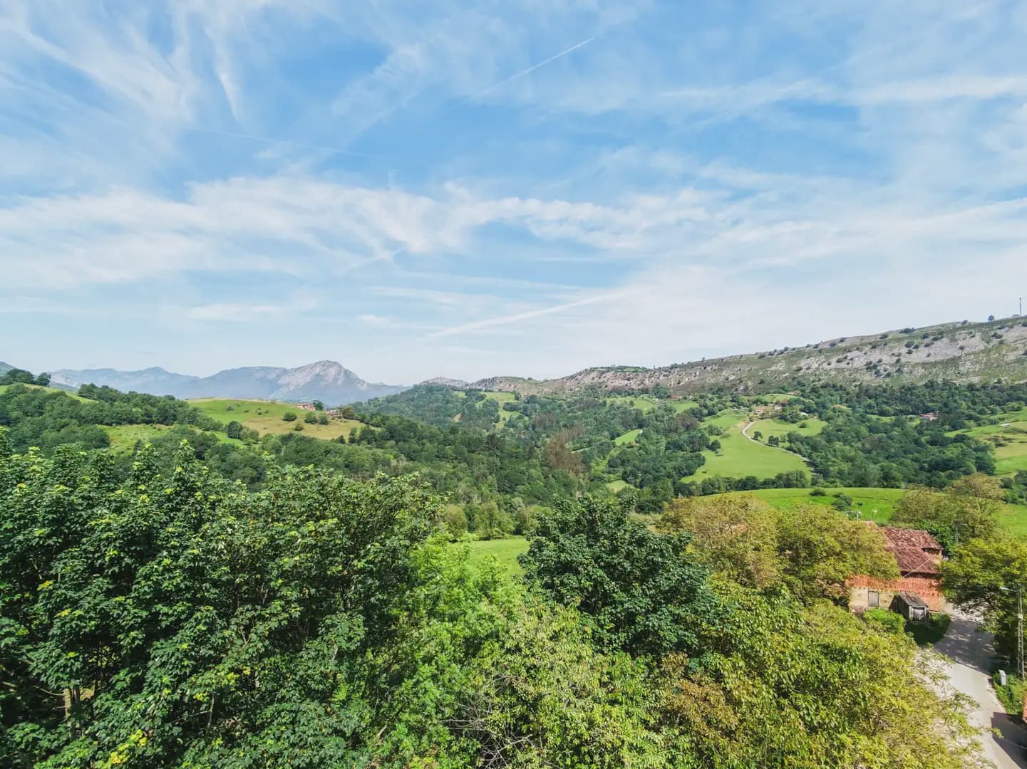 5 bedroom Finca/Country House for sale in Llanes with garage - € 155,000 (Ref: 10038980)