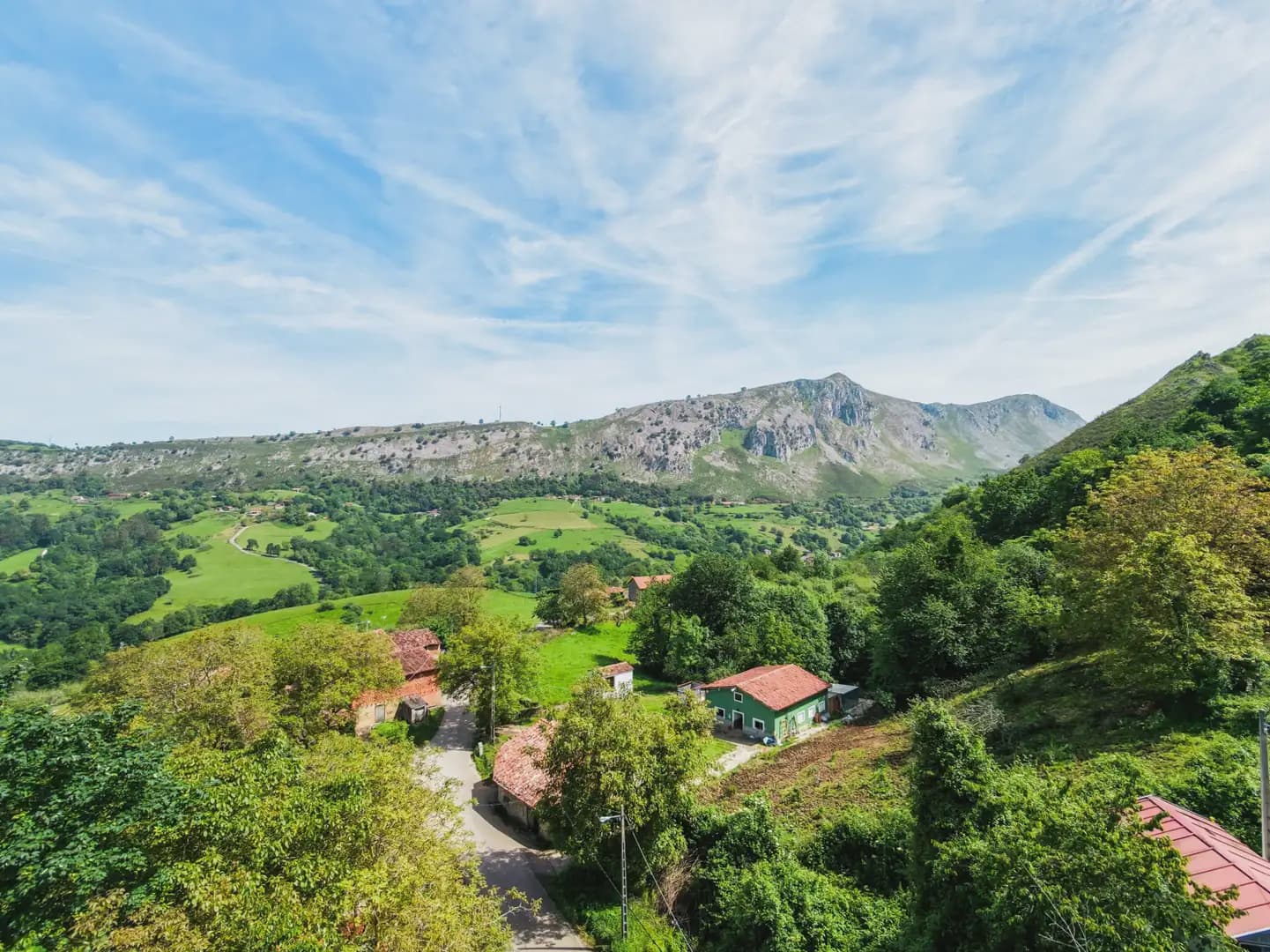 5 bedroom Finca/Country House for sale in Llanes with garage - € 155,000 (Ref: 10038980)