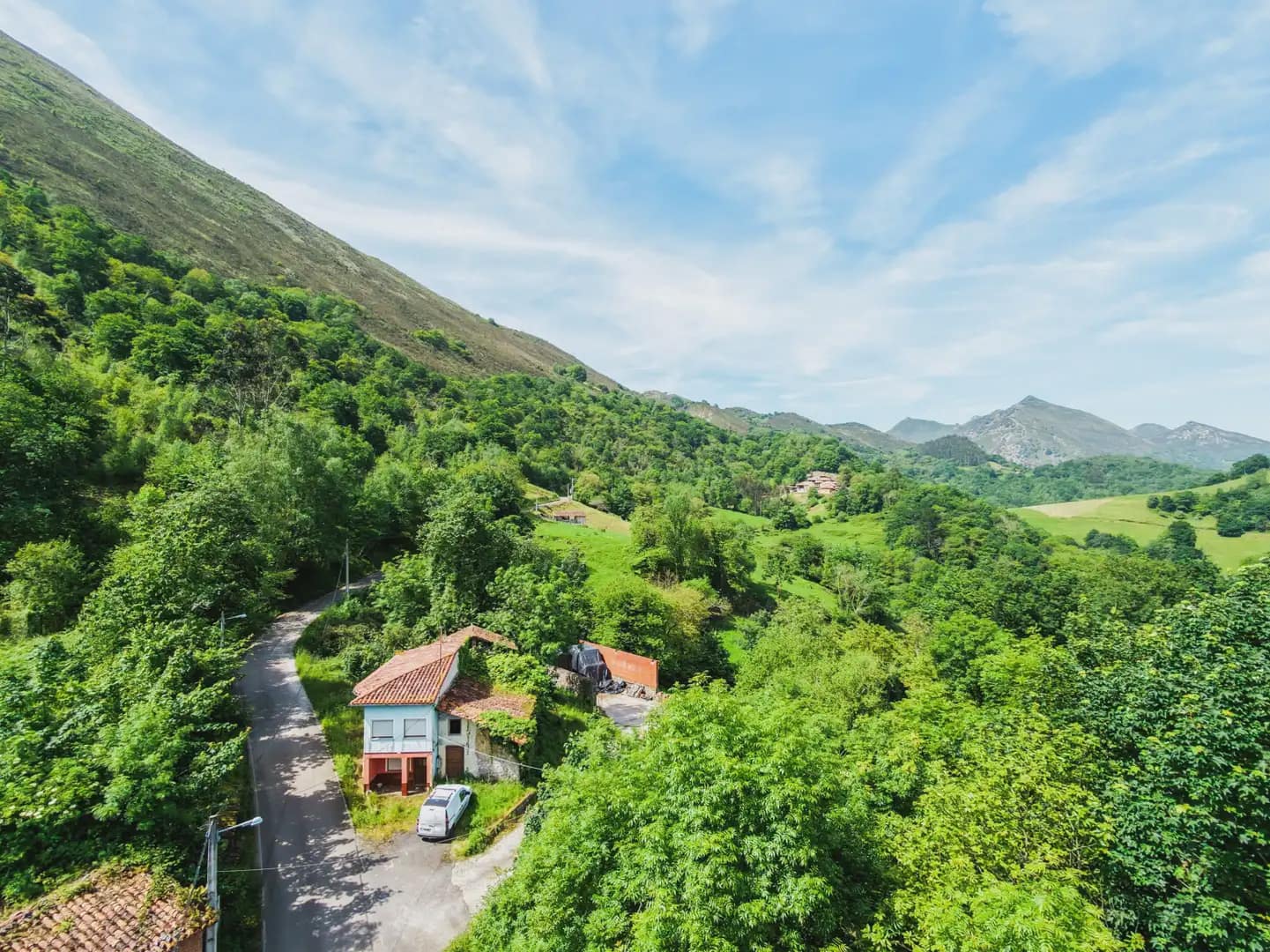 5 bedroom Finca/Country House for sale in Llanes with garage - € 155,000 (Ref: 10038980)