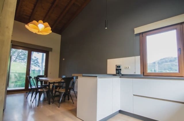 4 soveværelse Villa til salg i Siero med garage - € 440.000 (Ref: 10038981)