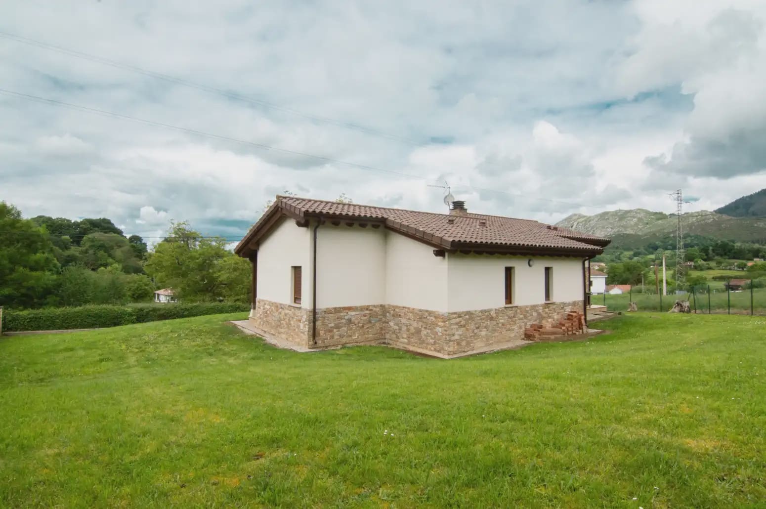 4 soveværelse Villa til salg i Siero med garage - € 440.000 (Ref: 10038981)