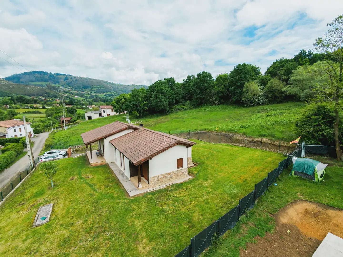 4 soveværelse Villa til salg i Siero med garage - € 440.000 (Ref: 10038981)