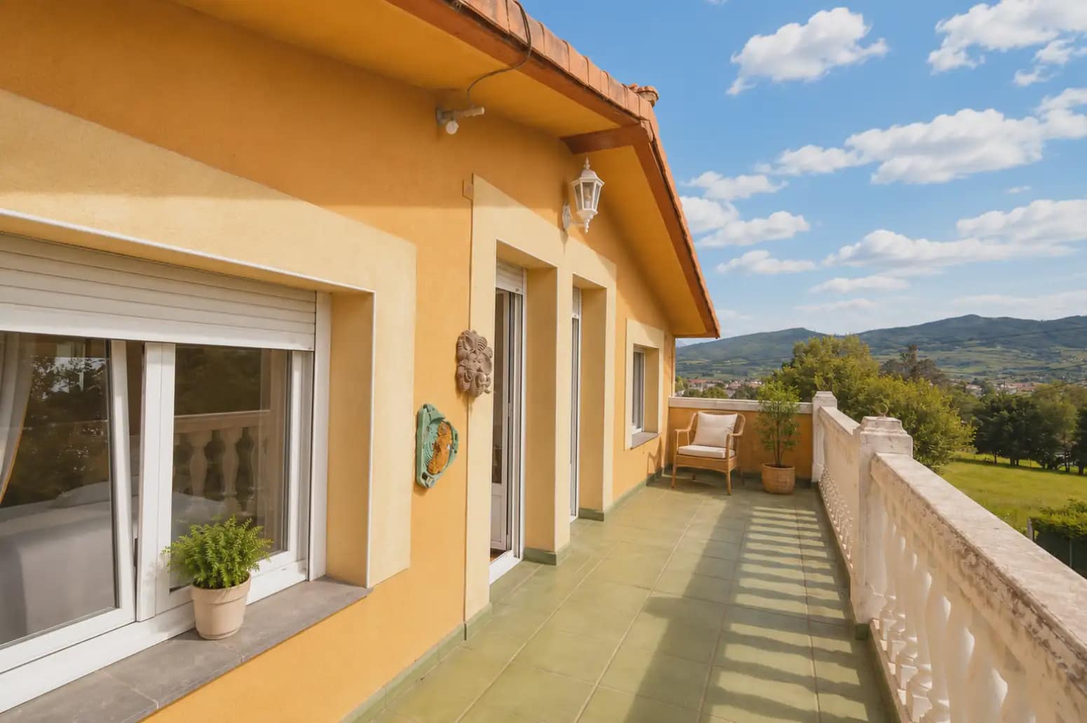 4 bedroom Villa for sale in Oviedo with garage - € 380,000 (Ref: 10038991)