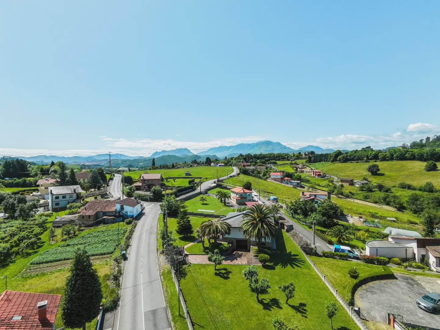 4 bedroom Villa for sale in Oviedo with garage - € 380,000 (Ref: 10038991)