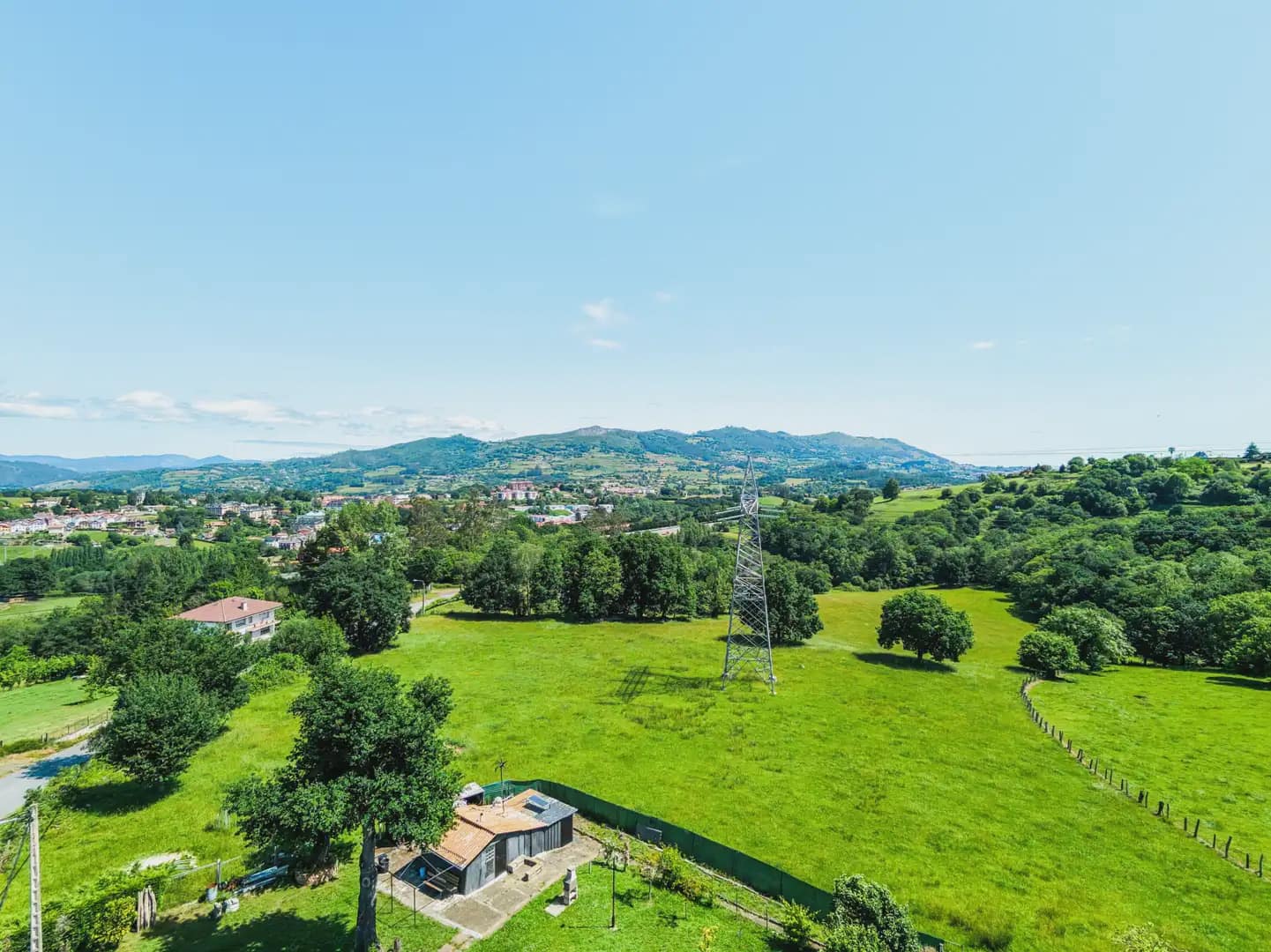 4 bedroom Villa for sale in Oviedo with garage - € 380,000 (Ref: 10038991)