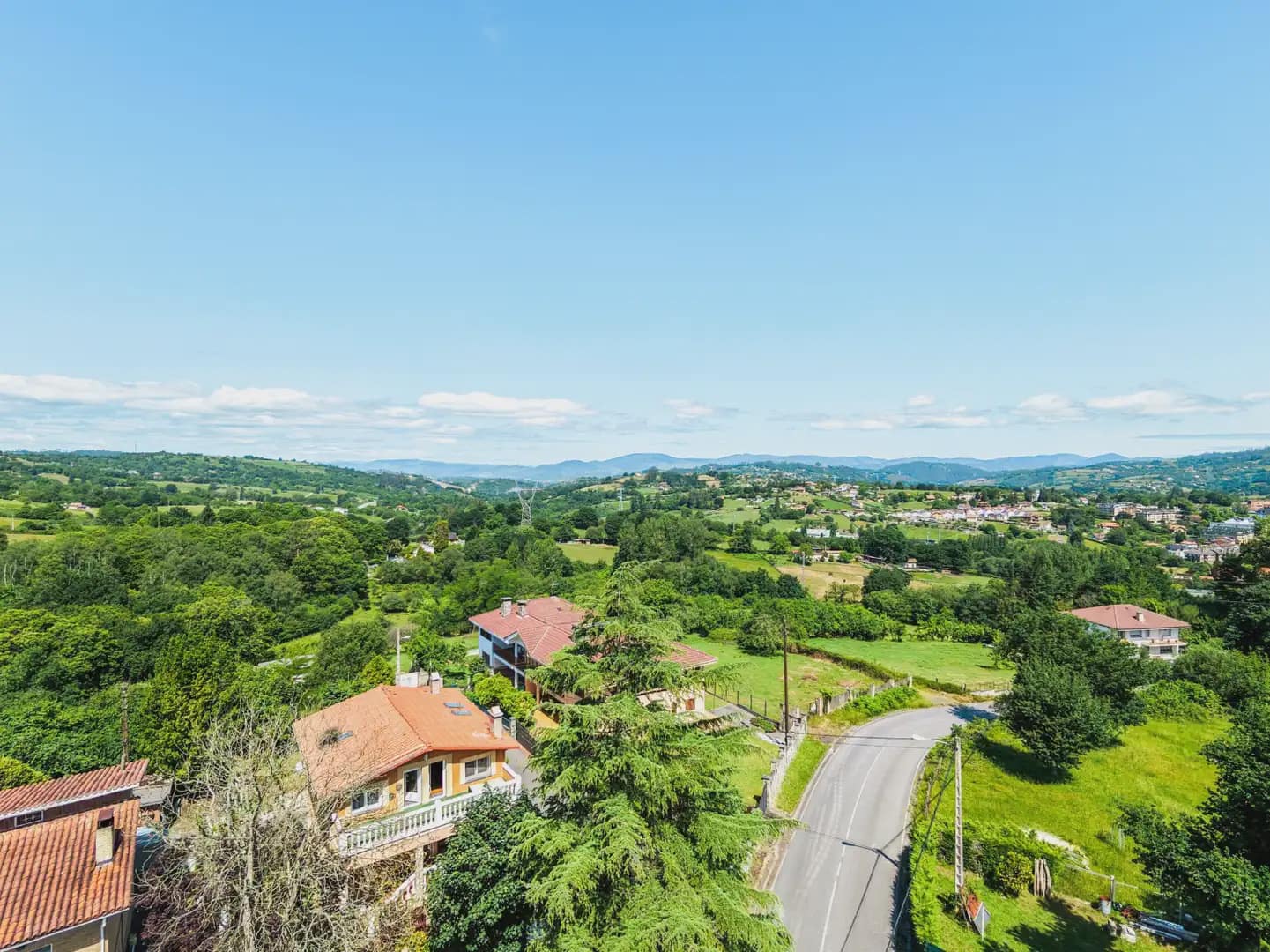 4 bedroom Villa for sale in Oviedo with garage - € 380,000 (Ref: 10038991)