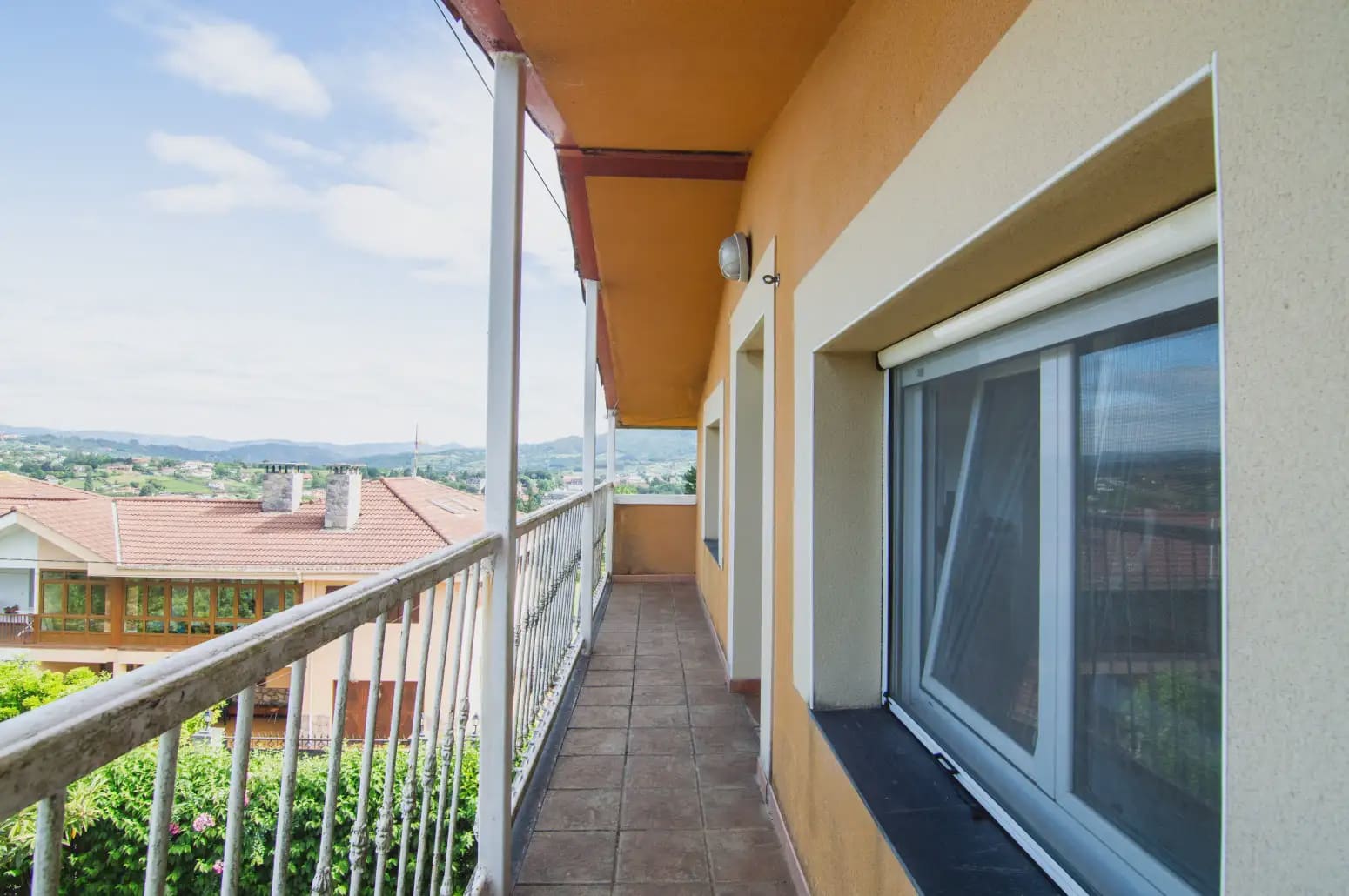 4 bedroom Villa for sale in Oviedo with garage - € 380,000 (Ref: 10038991)