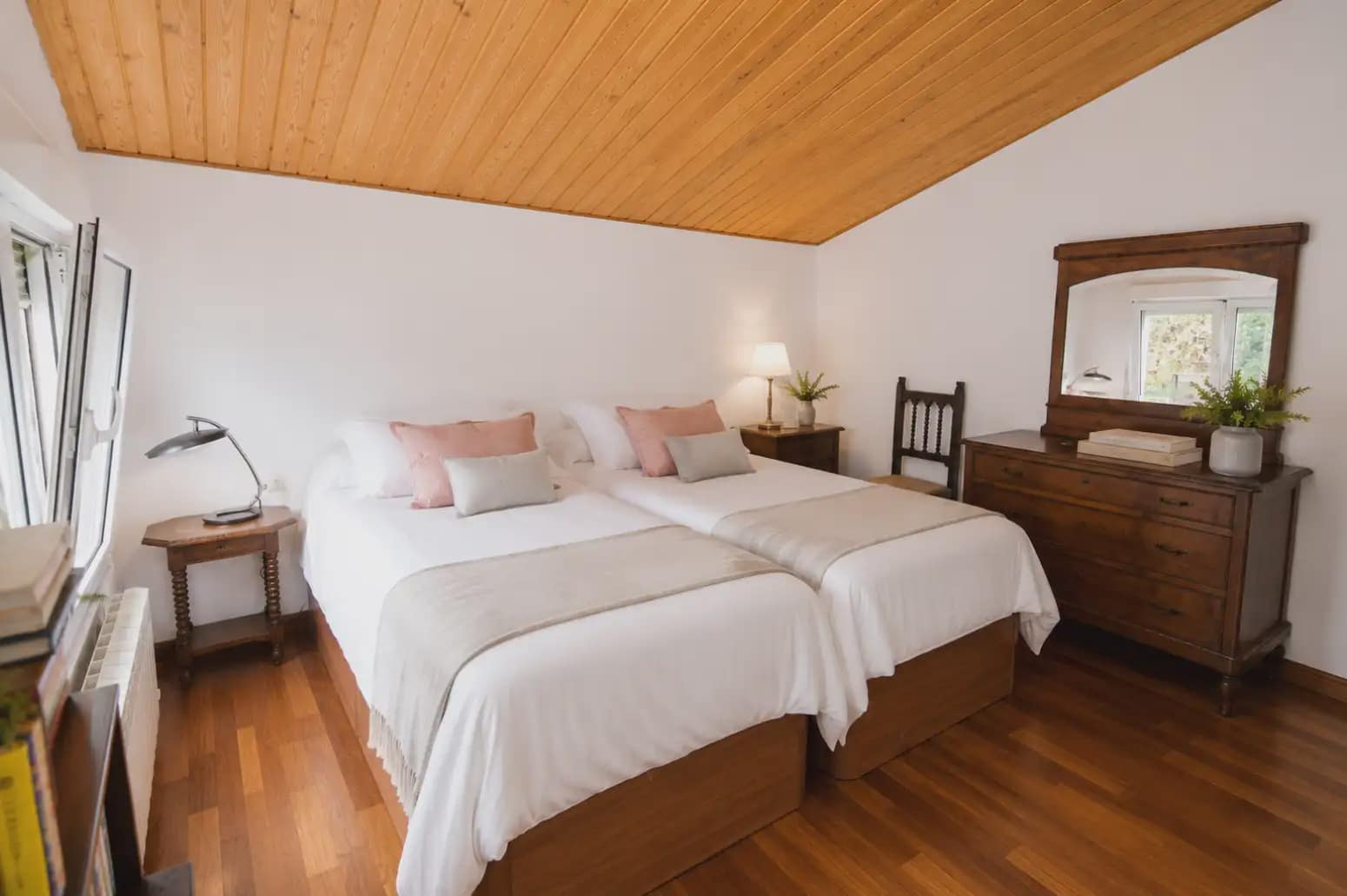 4 bedroom Villa for sale in Oviedo with garage - € 380,000 (Ref: 10038991)