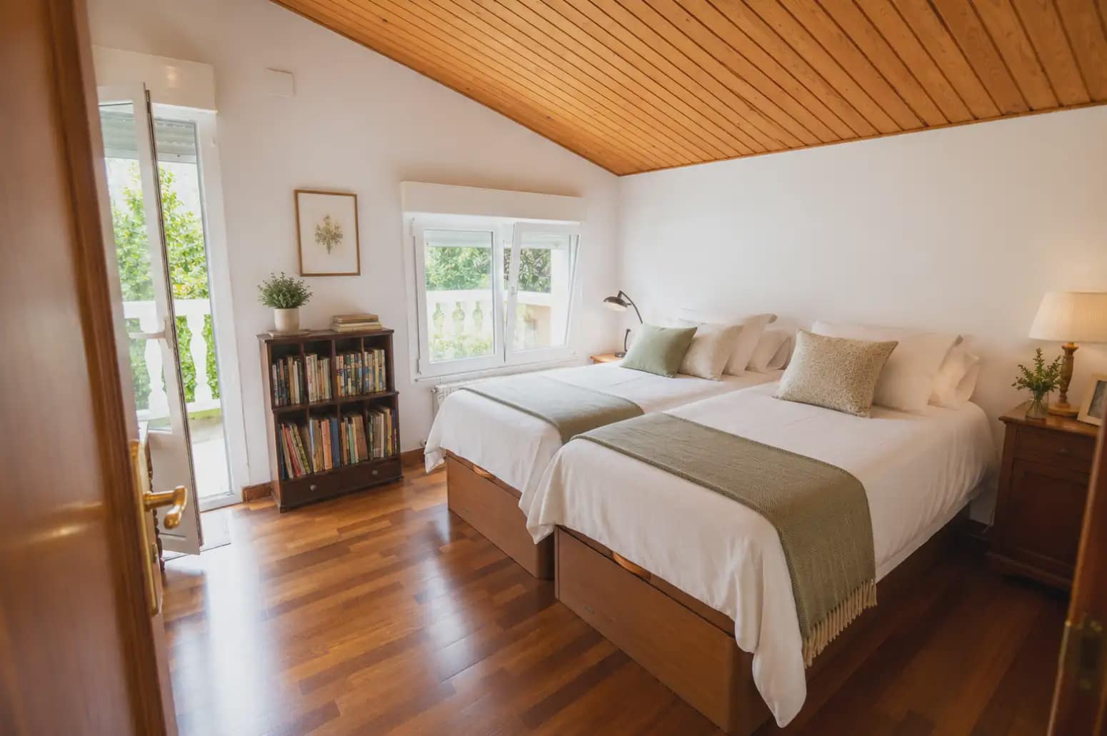 4 bedroom Villa for sale in Oviedo with garage - € 380,000 (Ref: 10038991)