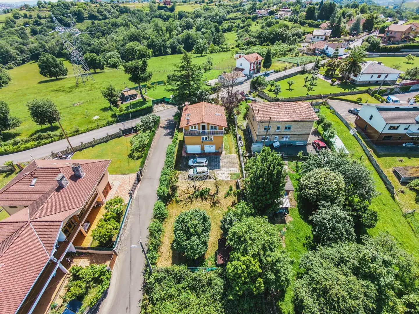 4 bedroom Villa for sale in Oviedo with garage - € 380,000 (Ref: 10038991)