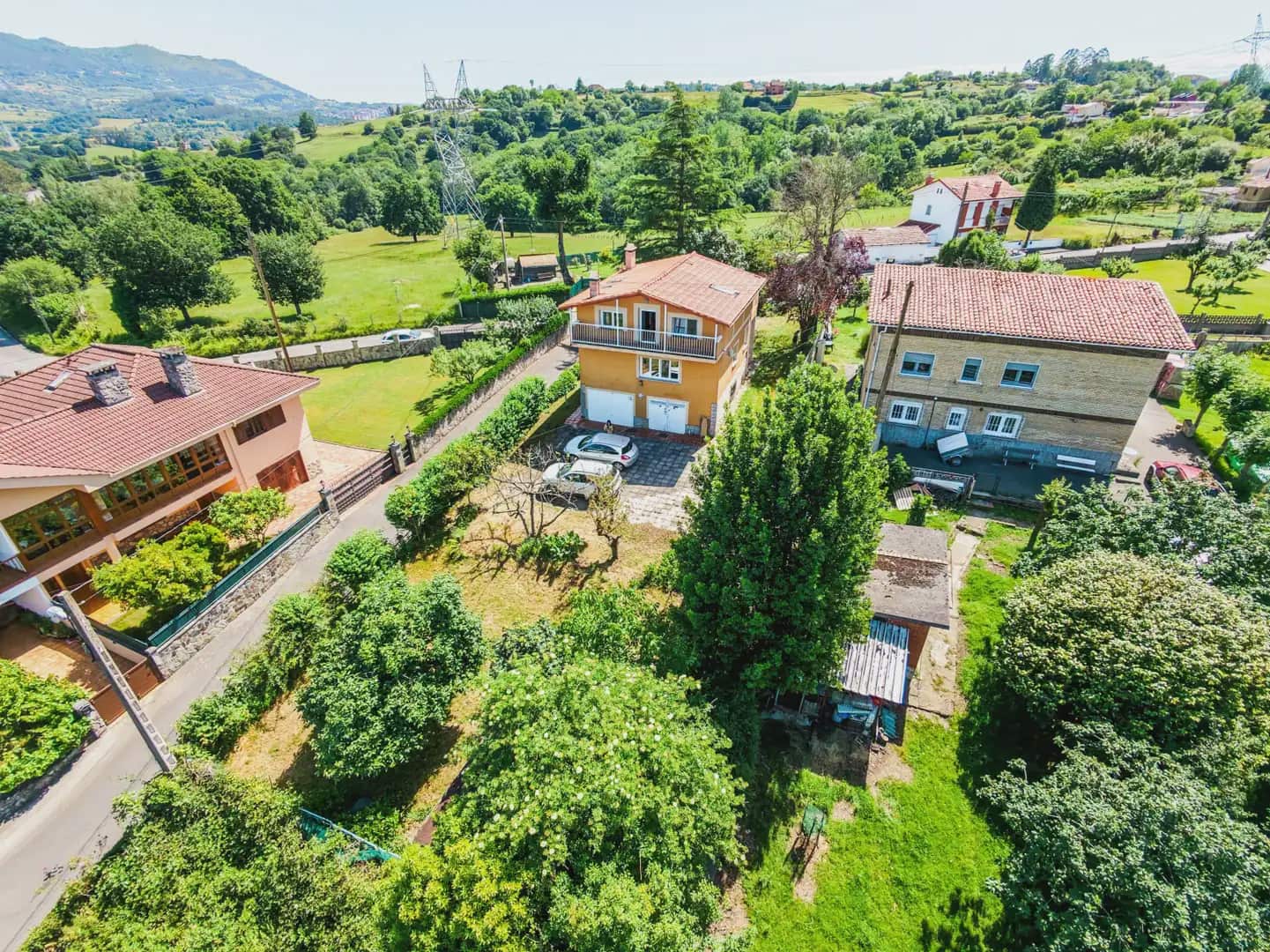 4 bedroom Villa for sale in Oviedo with garage - € 380,000 (Ref: 10038991)