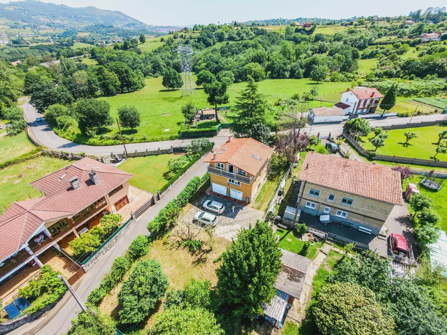4 bedroom Villa for sale in Oviedo with garage - € 380,000 (Ref: 10038991)