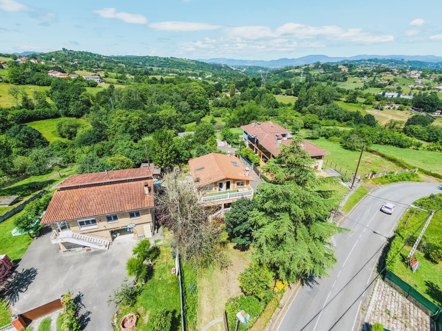 4 bedroom Villa for sale in Oviedo with garage - € 380,000 (Ref: 10038991)