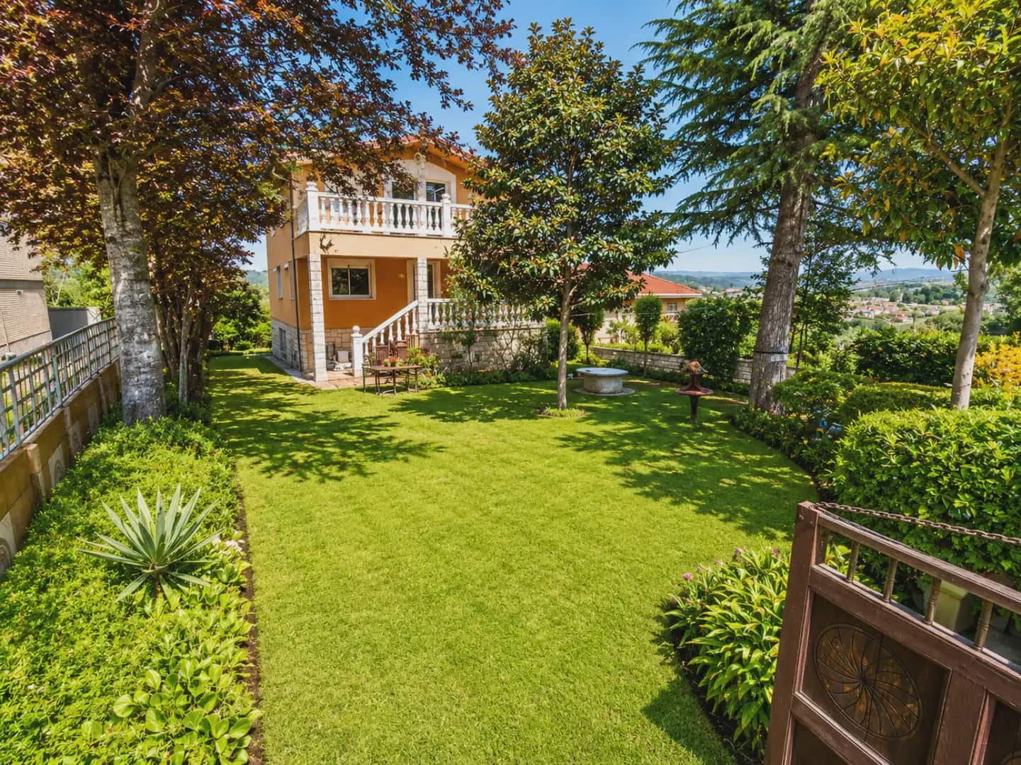 4 bedroom Villa for sale in Oviedo with garage - € 380,000 (Ref: 10038991)